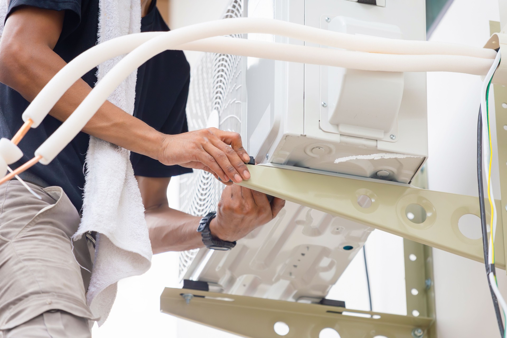 Repairman service for repair and maintenance of air conditioners, Technician install new air conditioning